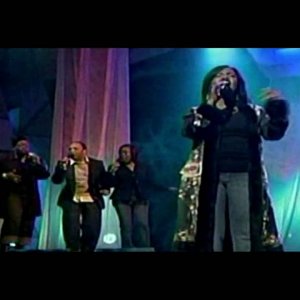 CeCe Winans--"Anybody Wanna Pray"-- (Live)